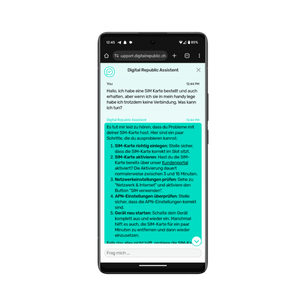 Smartphone mit typischem Gesprächsverlauf mit unserem Digital Republic KI Assistenten.