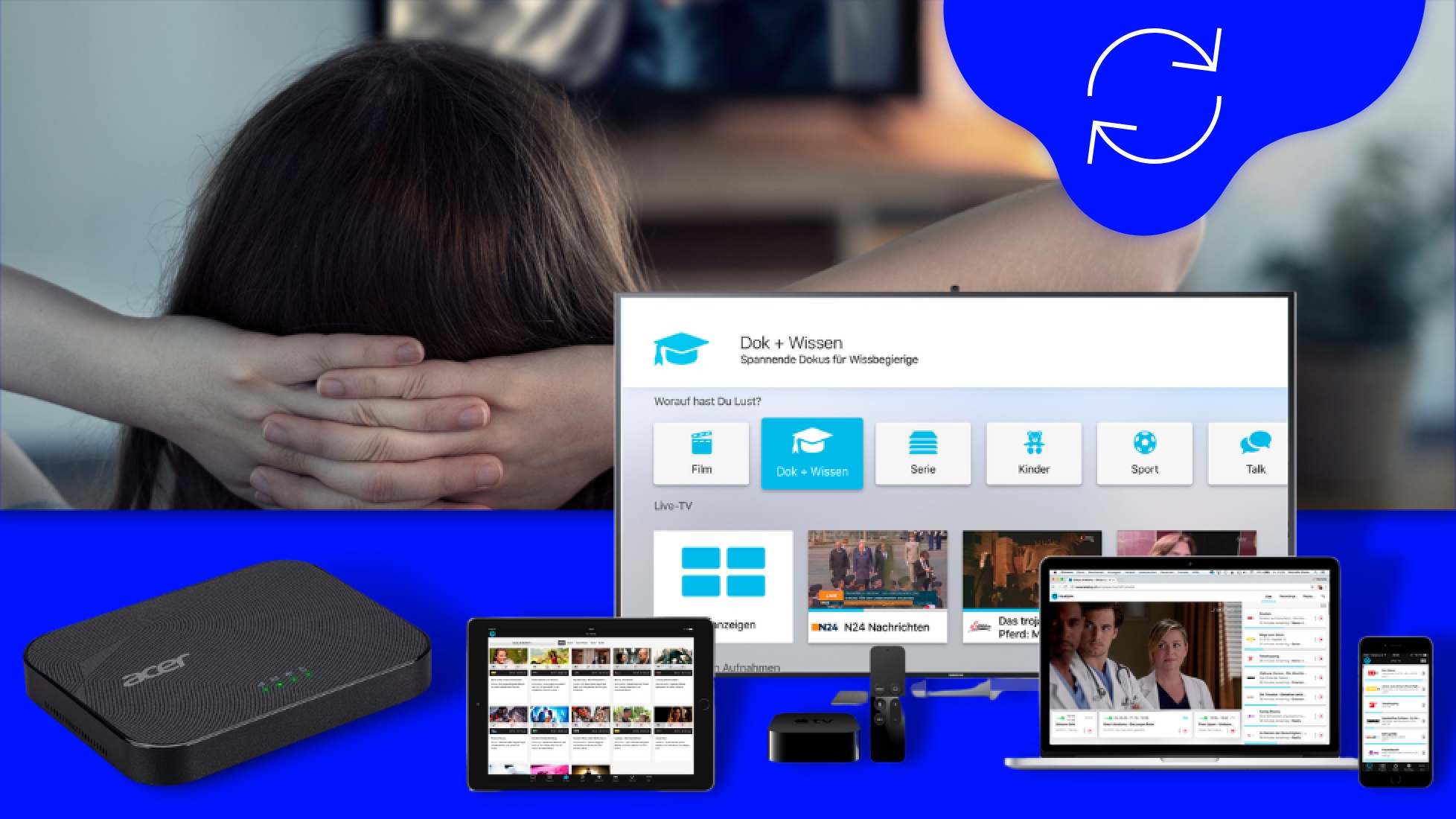 5G Router und TV mit anderen Devices im Vordergrund. Frau beim Fernsehen im Hintergrund.